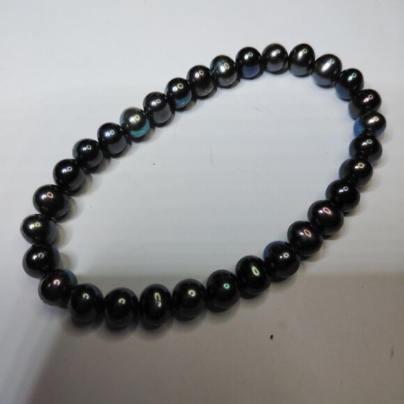 Real Peacock Pearl Stretch Bracelet – Iridescent Freshwater Pearls - Picture 2 of 7